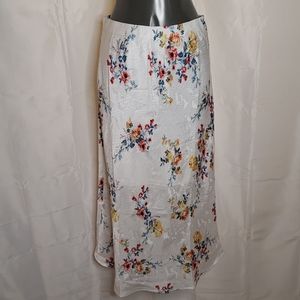 Material Girl women's White Floral Juniors Maxi Skirt - Size Large